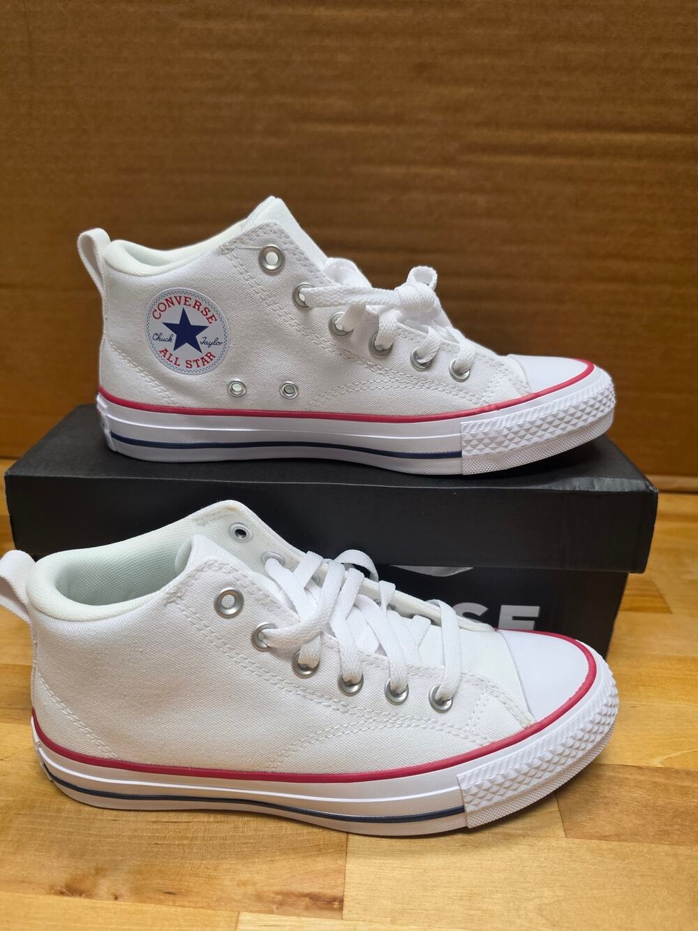 Converse Kid Size: 5.5